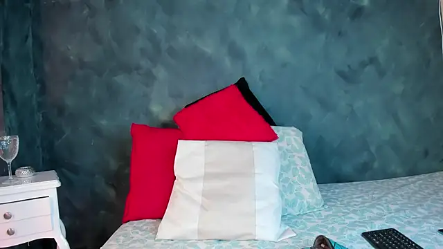 GingerMoon  online show from April 6, 7:15 pm