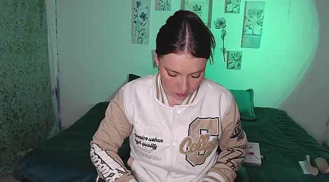 mariaana  222 online show from March 22, 5:39 am