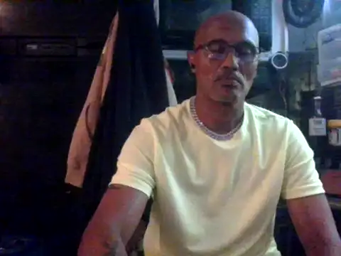 Snapshot of badboy2u2025 chatting on May 1, 11:42 pm badboy2u2025 online show from May 1, 11:42 pm
