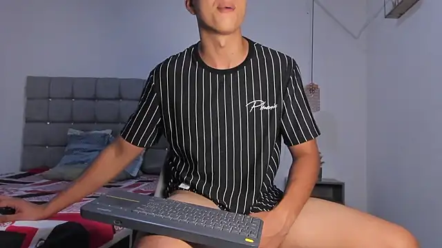 Santy Stump online show from March 8, 2:04 am