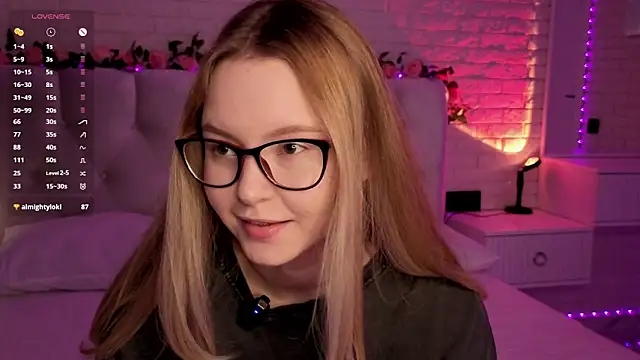 Snapshot of FlowersLover chatting on November 9, 9:02 pm FlowersLover online show from November 9, 9:02 pm