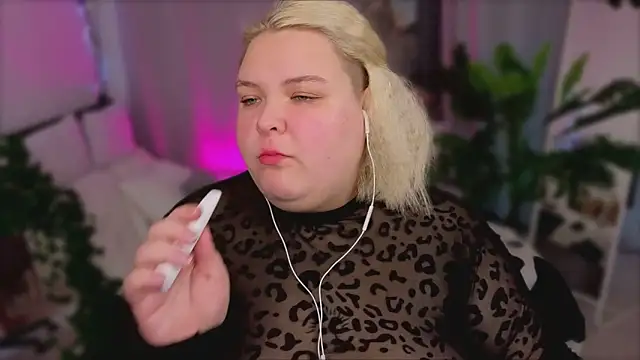 Snapshot of Ellabigbaby chatting on September 14, 11:53 am Ellabigbaby online show from September 14, 11:53 am