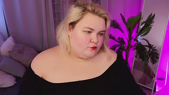 Snapshot of Ellabigbaby chatting on October 18, 6:37 am Ellabigbaby online show from October 18, 6:37 am