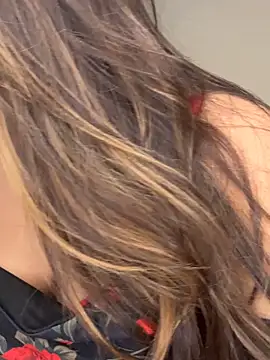 Scarlett 1819 online show from April 12, 5:18 pm