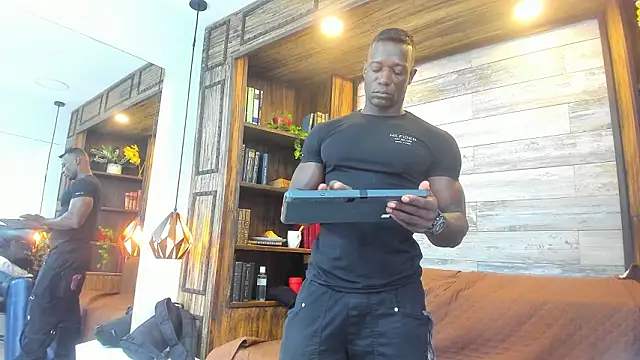 Snapshot of MarcusBlack_ chatting on February 7, 1:37 pm MarcusBlack online show from February 7, 1:37 pm