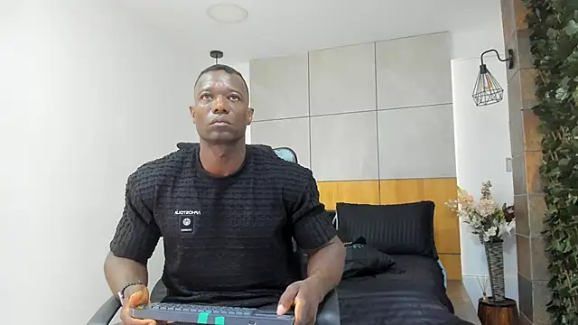 Snapshot of MarcusBlack_ chatting on February 27, 12:05 pm MarcusBlack online show from February 27, 12:05 pm