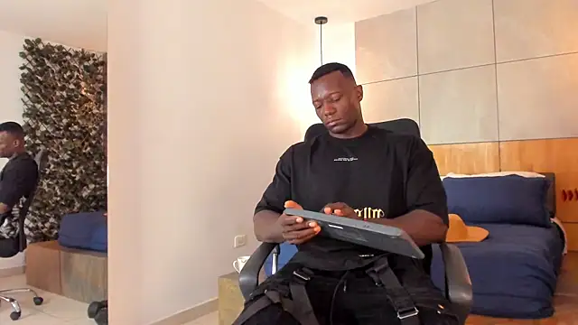 Snapshot of MarcusBlack_ chatting on July 28, 12:12 pm MarcusBlack online show from July 28, 12:12 pm