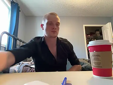 Snapshot of lustylyndon chatting on March 22, 10:37 pm lustylyndon online show from March 22, 10:37 pm