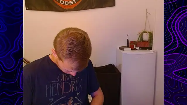 Snapshot of lustylyndon chatting on September 12, 4:45 am lustylyndon online show from September 12, 4:45 am