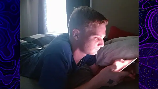 Snapshot of lustylyndon chatting on October 1, 4:24 pm lustylyndon online show from October 1, 4:24 pm