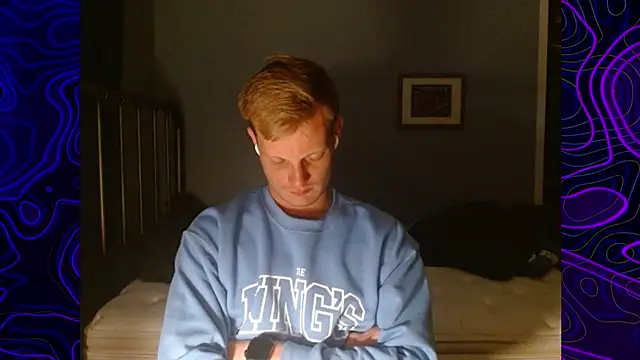 Snapshot of lustylyndon chatting on October 19, 7:20 am lustylyndon online show from October 19, 7:20 am