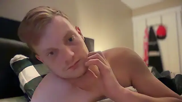 Snapshot of lustylyndon chatting on November 21, 3:11 pm lustylyndon online show from November 21, 3:11 pm