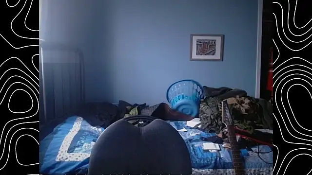 Snapshot of lustylyndon chatting on December 3, 8:18 pm lustylyndon online show from December 3, 8:18 pm