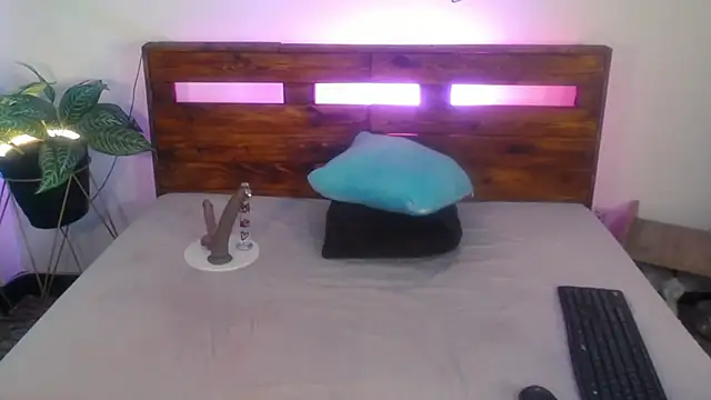 Snapshot of Yeseniaa25_ chatting on October 2, 12:56 pm Yeseniaa25  online show from October 2, 12:56 pm