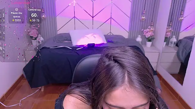 Snapshot of alesiamoore chatting on April 23, 7:38 pm alesiamoore online show from April 23, 7:38 pm