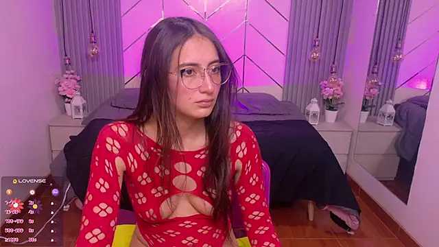 Snapshot of alesiamoore chatting on July 10, 4:20 pm alesiamoore online show from July 10, 4:20 pm