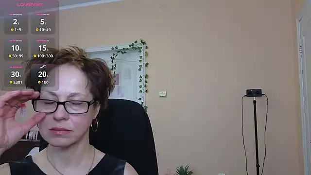 Snapshot of Ronda_Roni chatting on February 6, 12:19 pm Ronda Roni online show from February 6, 12:19 pm