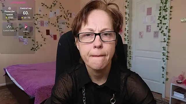 Snapshot of Ronda_Roni chatting on February 9, 12:09 pm Ronda Roni online show from February 9, 12:09 pm