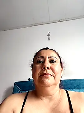 EmmaJhomson online show from November 3, 8:32 pm