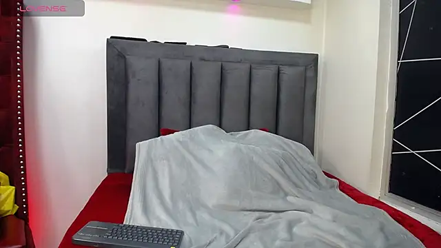 EmmaJhomson online show from November 21, 8:07 pm