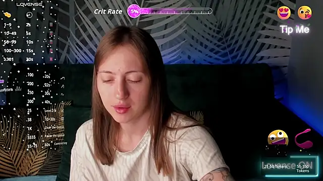 Snapshot of ChristyCrayme chatting on April 30, 9:41 pm ChristyCrayme online show from April 30, 9:41 pm