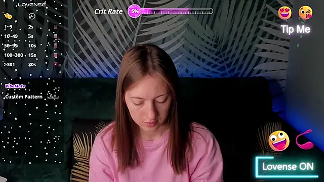 Snapshot of ChristyCrayme chatting on June 5, 10:04 pm ChristyCrayme online show from June 5, 10:04 pm