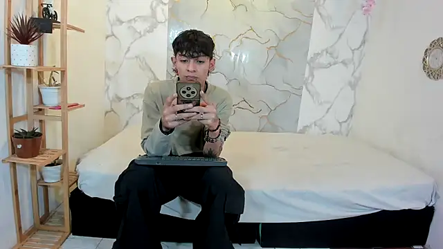 Snapshot of Bastian_boyshot77 chatting on May 24, 7:08 pm Bastian boyshot77 online show from May 24, 7:08 pm