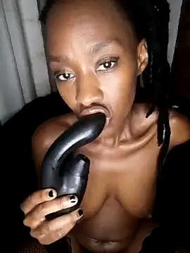 Snapshot of chocolatehotwife chatting on February 3, 6:51 am chocolatehotwife online show from February 3, 6:51 am