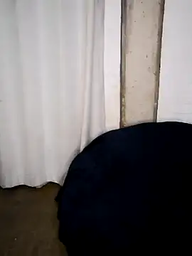 Snapshot of chocolatehotwife chatting on February 4, 1:44 am chocolatehotwife online show from February 4, 1:44 am