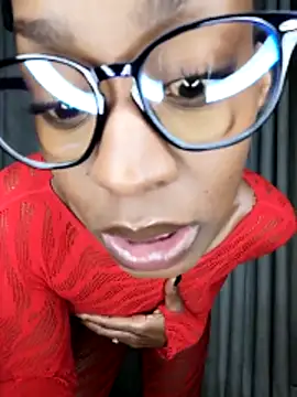 Snapshot of chocolatehotwife chatting on May 9, 1:44 am chocolatehotwife online show from May 9, 1:44 am