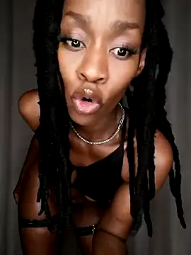 Snapshot of chocolatehotwife chatting on May 14, 2:18 am chocolatehotwife online show from May 14, 2:18 am