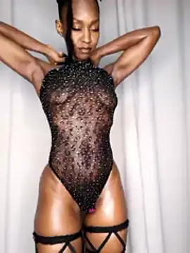 Snapshot of chocolatehotwife chatting on June 5, 11:54 pm chocolatehotwife online show from June 5, 11:54 pm
