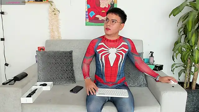 Snapshot of Young_Ben chatting on September 28, 1:27 pm Young Ben online show from September 28, 1:27 pm