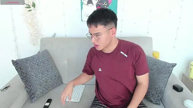 Snapshot of Young_Ben chatting on June 29, 8:53 pm Young Ben online show from June 29, 8:53 pm