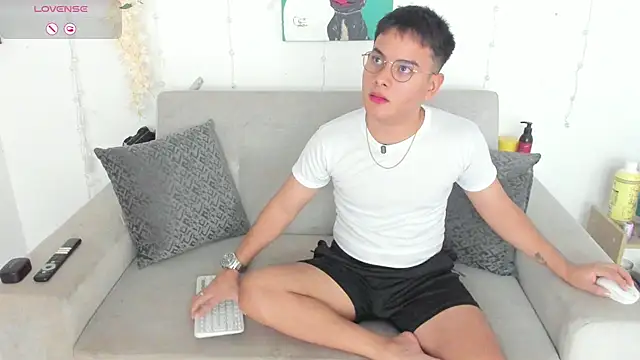 Snapshot of Young_Ben chatting on June 30, 12:28 pm Young Ben online show from June 30, 12:28 pm