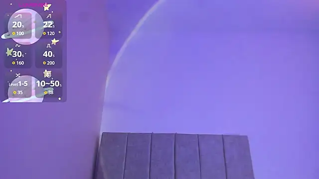 Snapshot of liiamluna_ chatting on October 7, 9:39 am liiamluna online show from October 7, 9:39 am
