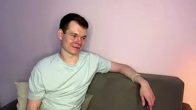 julielourens online show from April 4, 8:01 am