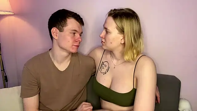 julielourens online show from April 7, 7:42 am