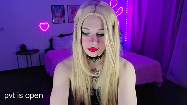 your little eva online show from October 5, 9:45 pm