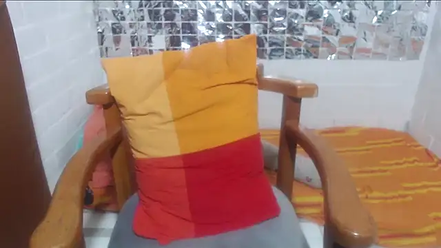 Snapshot of rose-crystal chatting on February 9, 12:03 am rose-crystal online show from February 9, 12:03 am