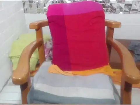 Snapshot of rose-crystal chatting on February 16, 11:01 pm rose-crystal online show from February 16, 11:01 pm