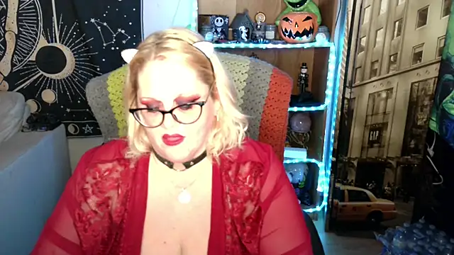 Snapshot of Kinky_Witch chatting on April 28, 2:27 am Kinky Witch online show from April 28, 2:27 am