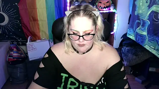Snapshot of Kinky_Witch chatting on June 17, 12:57 am Kinky Witch online show from June 17, 12:57 am