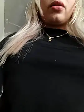 Snapshot of Belinda-Naughty chatting on October 18, 1:23 pm Belinda-Naughty online show from October 18, 1:23 pm