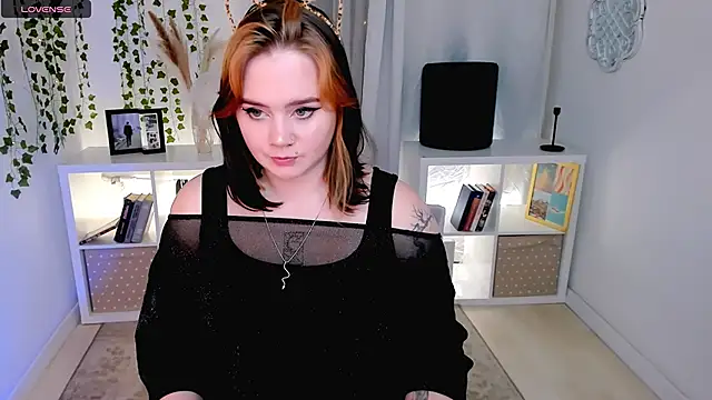 lunaalli online show from October 16, 2:29 pm