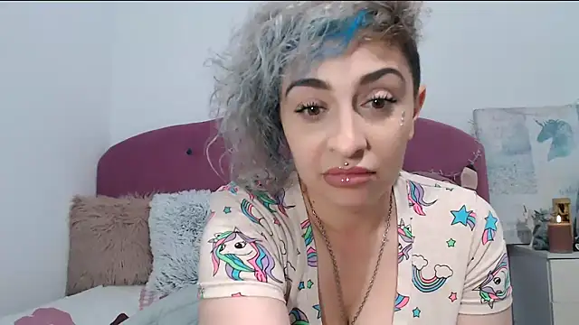 Snapshot of AAARUNY chatting on October 11, 11:31 am AAARUNY online show from October 11, 11:31 am