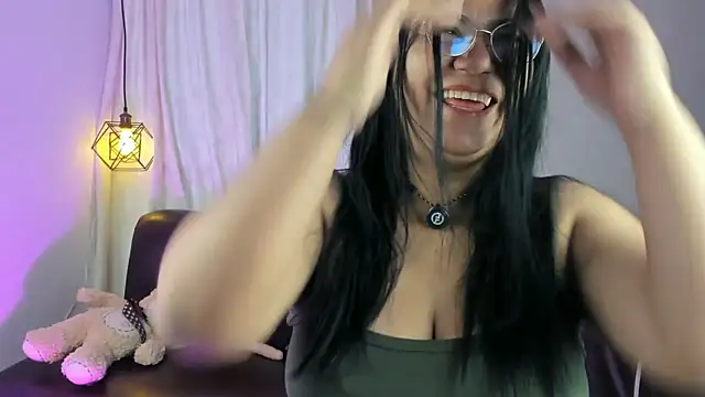 Snapshot of sofia_sorceress5 chatting on May 29, 11:08 am sofia sorceress5 online show from May 29, 11:08 am