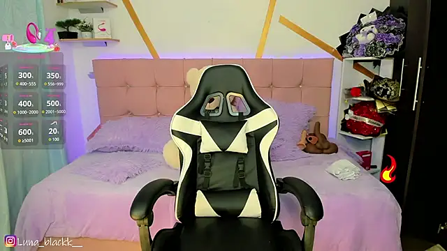 Luna blackk online show from February 11, 9:09 pm