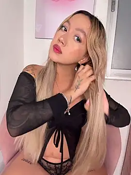 Snapshot of Becca_Johnson_u chatting on February 24, 2:20 am Becca Johnson u online show from February 24, 2:20 am