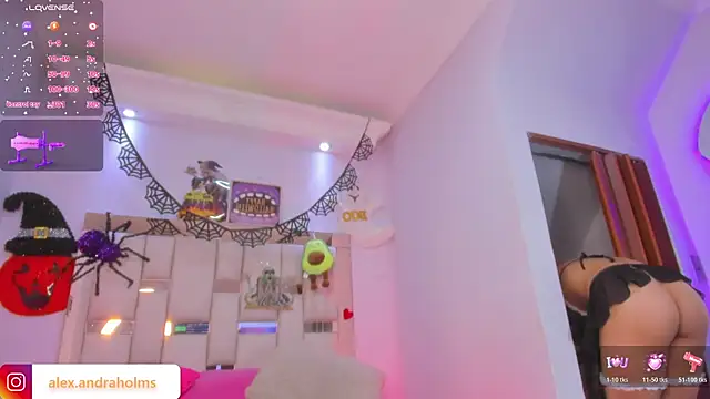 Snapshot of Alexandraholms chatting on October 28, 8:33 pm Alexandraholms online show from October 28, 8:33 pm